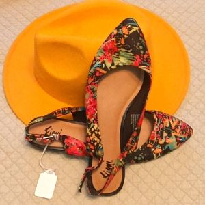 🌼Fioni size 8.5 sandals!